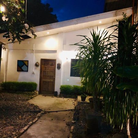 The White Bed And Breakfast Bacolod Dış mekan fotoğraf